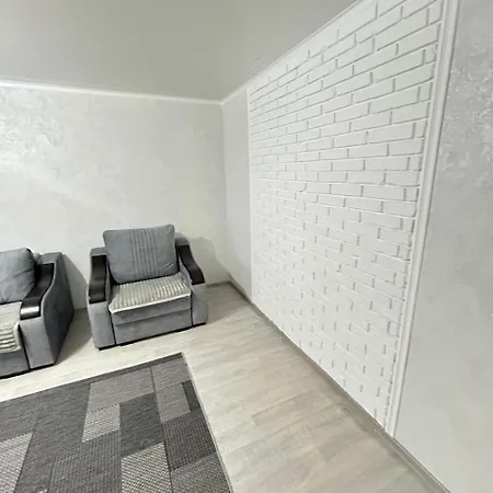 Двухкомнатные Апартаменты На Улице Естая, Дом 89 Напротив Тд Артур Pavlodar Exterior photo
