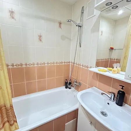 Двухкомнатные Апартаменты На Улице Естая, Дом 89 Напротив Тд Артур Pavlodar Exterior photo