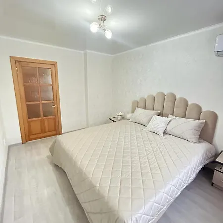 Двухкомнатные Апартаменты На Улице Естая, Дом 89 Напротив Тд Артур Pavlodar Exterior photo