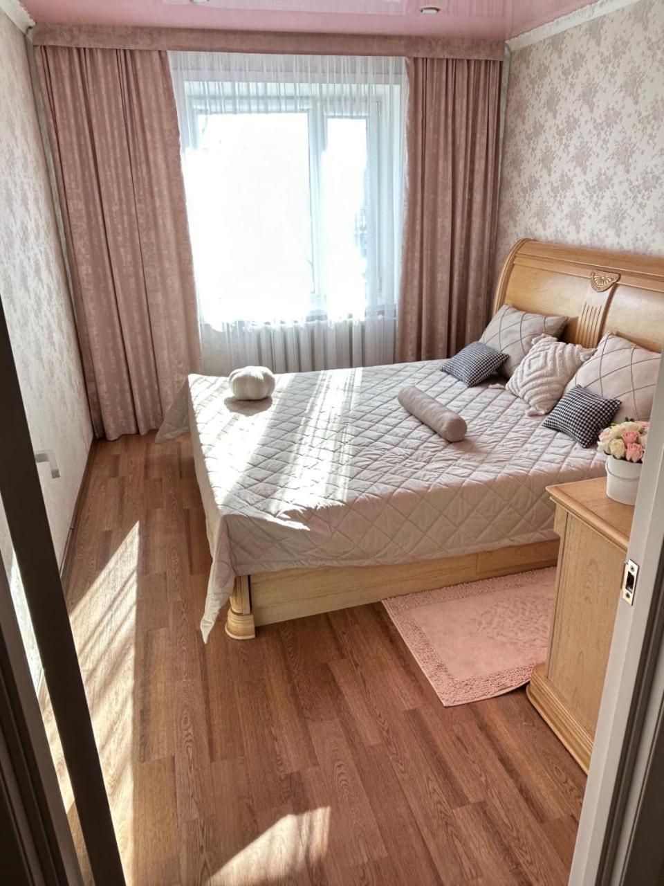 двухкомнатные на улице естая, дом 89 напротив тд артур Apartment *