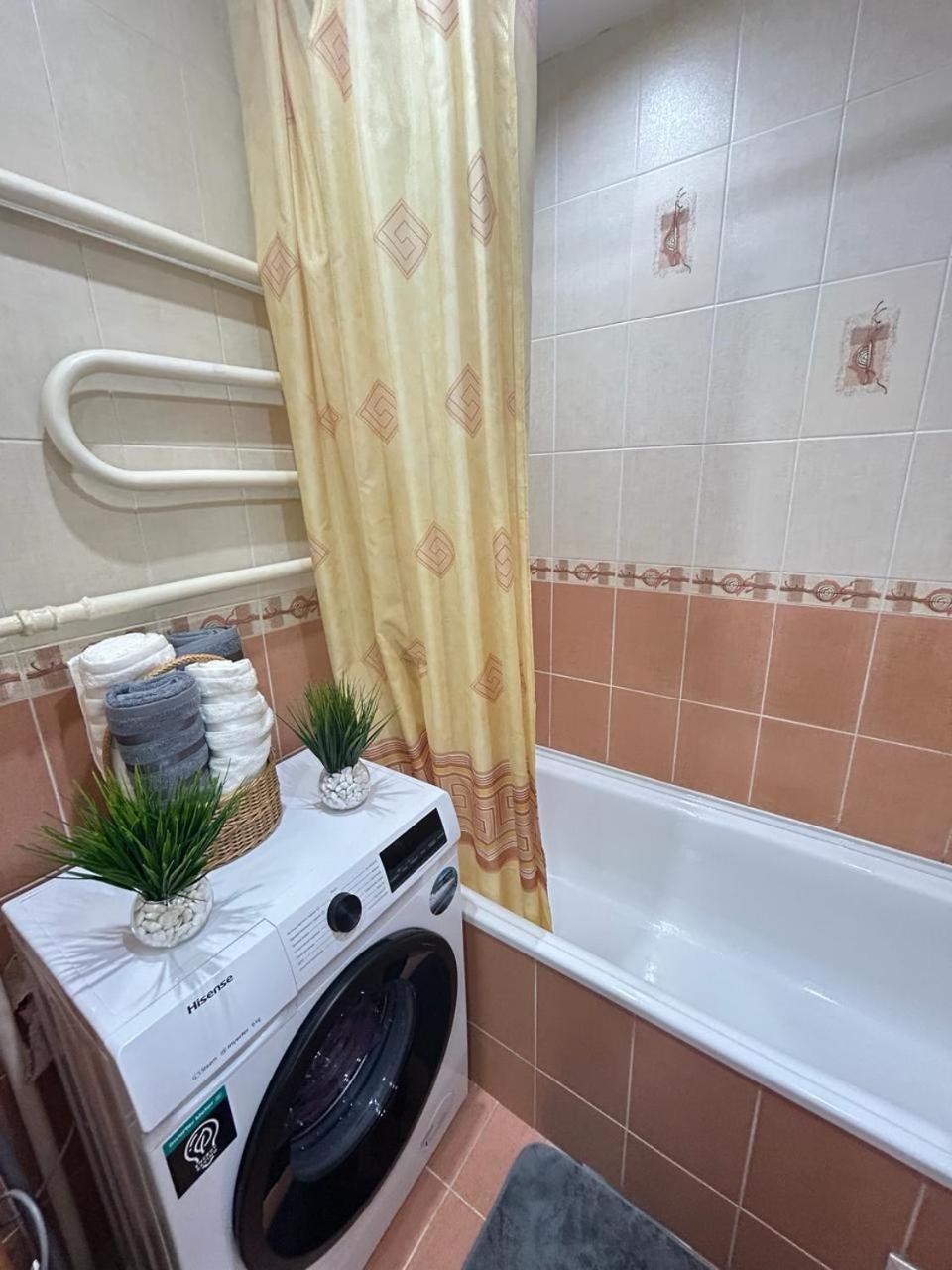 двухкомнатные на улице естая, дом 89 напротив тд артур Apartment Pavlodar
