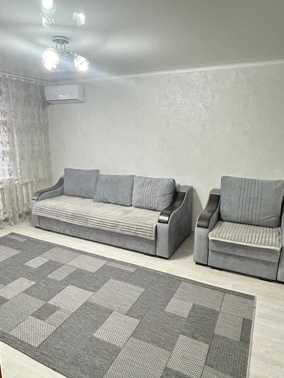 двухкомнатные на улице естая, дом 89 напротив тд артур Apartment *