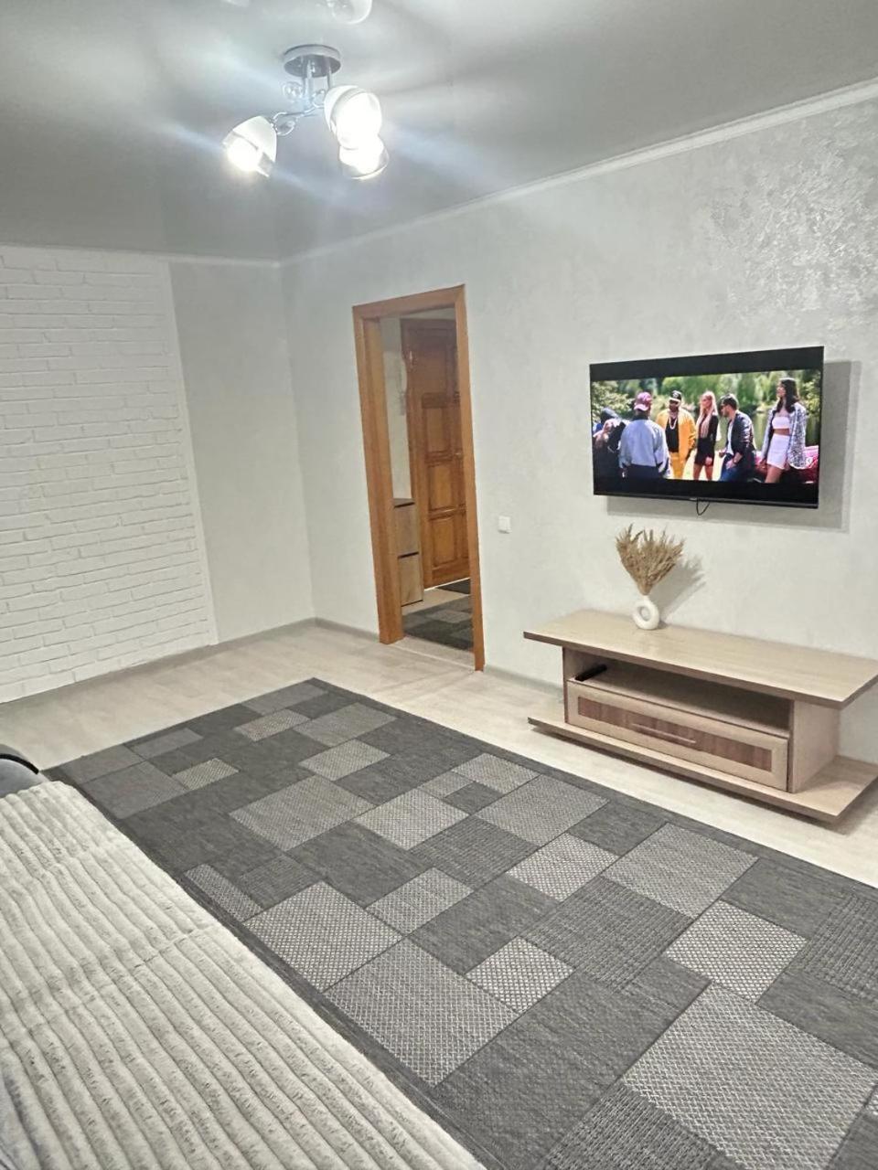 двухкомнатные на улице естая, дом 89 напротив тд артур Apartment Pavlodar